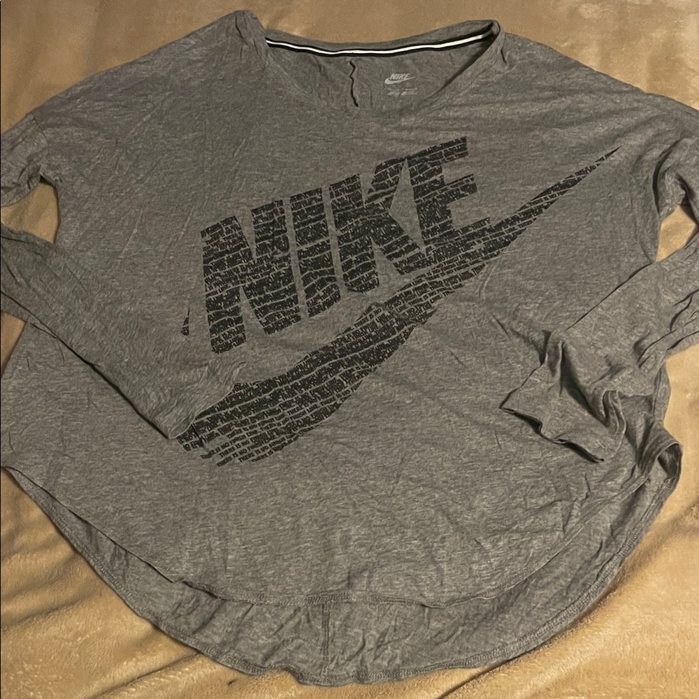 Nike Women's Heather Gray Long Sleeve Tee